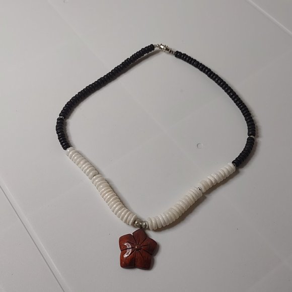 Vintage Black And White Beaded Necklace With Wood Star Pendant 17 Inches Long - Picture 2 of 13